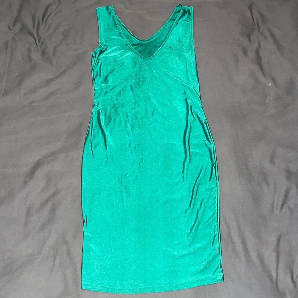 Green sleeveless dress